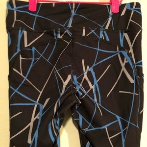 Lucy capris-7/8 leggings size M